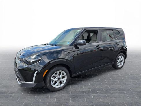 Used 2025 Kia Soul LX w/ LX Technology Package FWD image 2