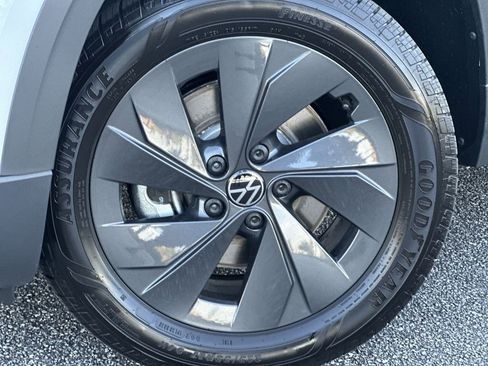 New 2025 Volkswagen Taos S image 10