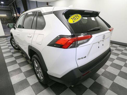 Used 2025 Toyota RAV4 XLE AWD/4WD image 9