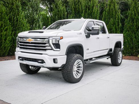 Used 2024 Chevrolet Silverado 3500 High Country w/ Technology Package AWD/4WD image 5