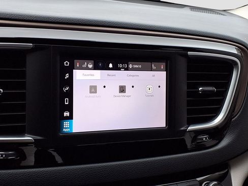 Used 2023 Chrysler Voyager LX image 9