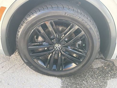 Used 2022 Volkswagen Tiguan SE R-Line FWD image 36