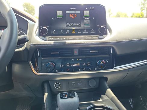 Used 2023 Nissan Rogue SL w/ SL Premium Package FWD image 14