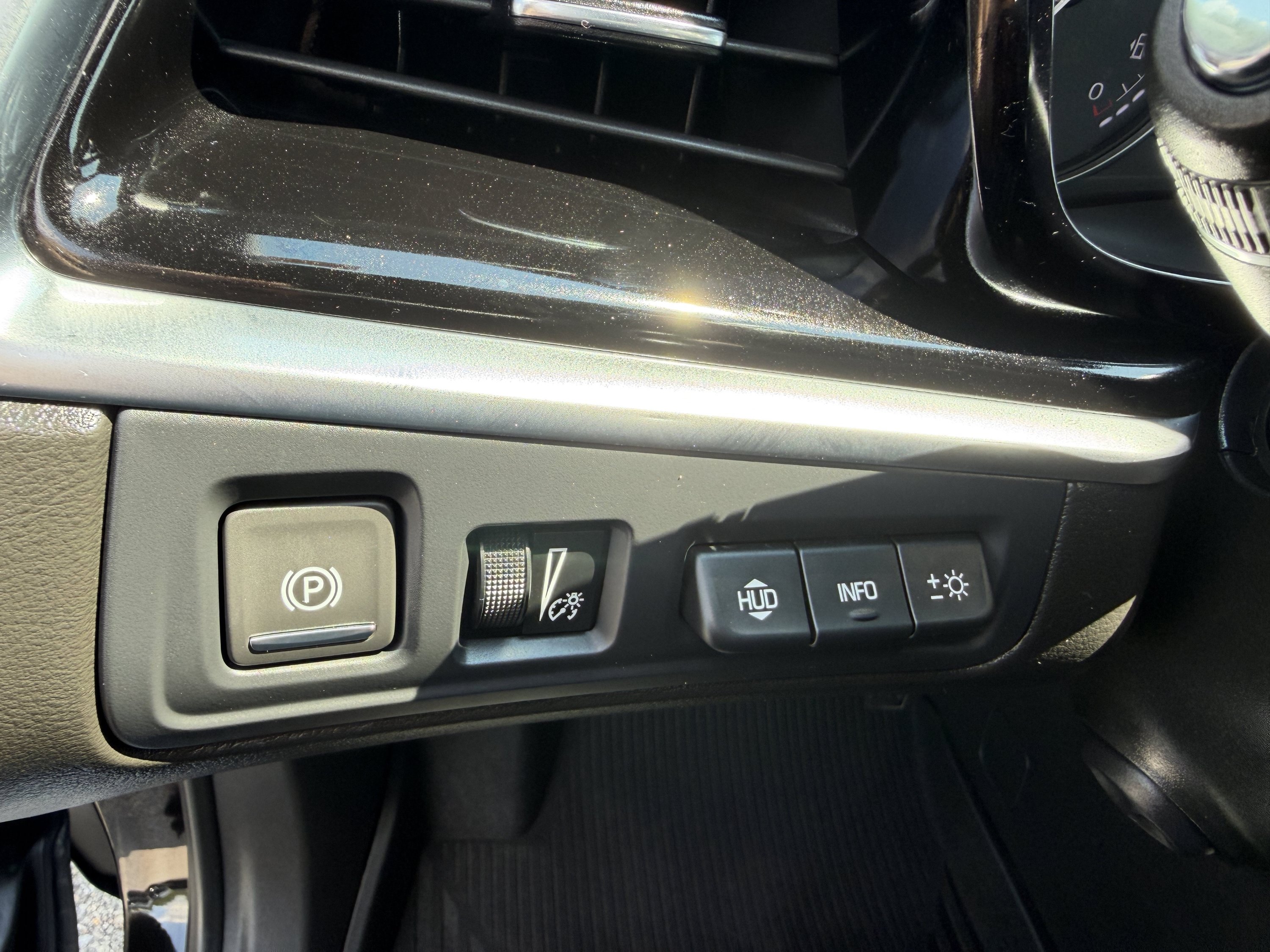 Used 2024 Cadillac XT6 Premium Luxury w/ Technology Package AWD/4WD image 30