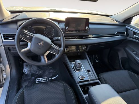 Used 2022 Mitsubishi Outlander ES FWD image 15