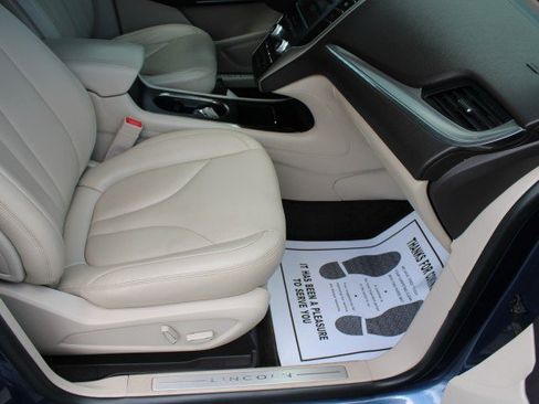 Used 2018 Lincoln MKC Premiere FWD image 9