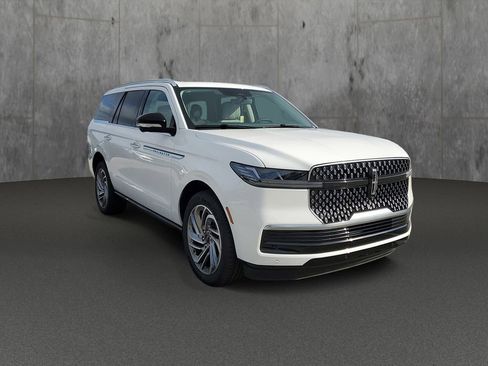 New 2025 Lincoln Navigator Reserve AWD/4WD image 31
