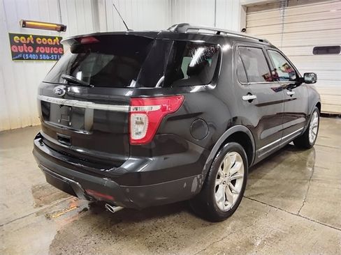 Used 2013 Ford Explorer XLT image 3