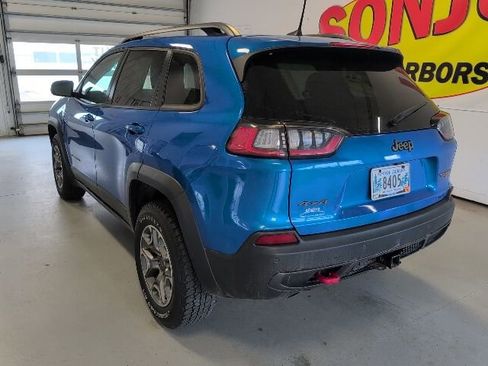 Used 2020 Jeep Cherokee Trailhawk w/ Cold Weather Group AWD/4WD image 3