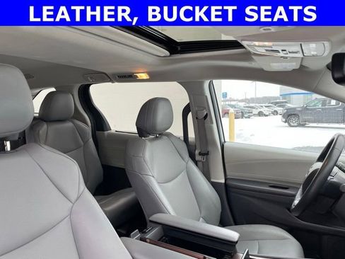 Used 2024 Toyota Sienna XLE image 30