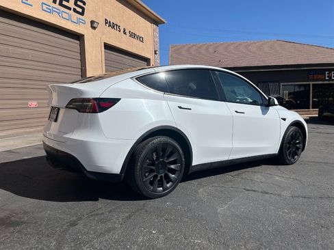 Used 2022 Tesla Model Y Long Range AWD/4WD image 31