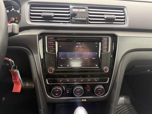 Used 2018 Volkswagen Passat 2.0T R-Line image 18