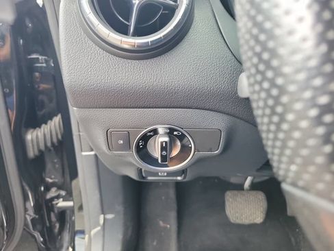 Used 2019 Mercedes-Benz CLA 250 4MATIC image 31