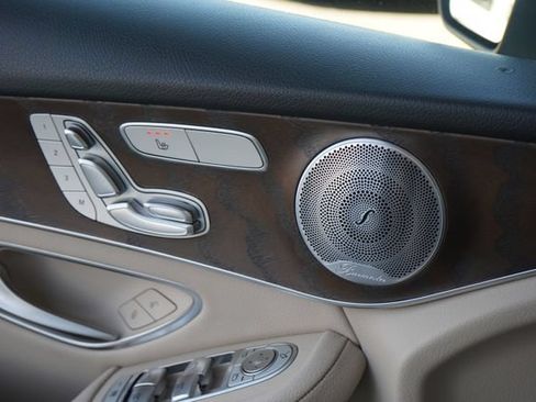 Used 2018 Mercedes-Benz GLC 300 4MATIC image 18