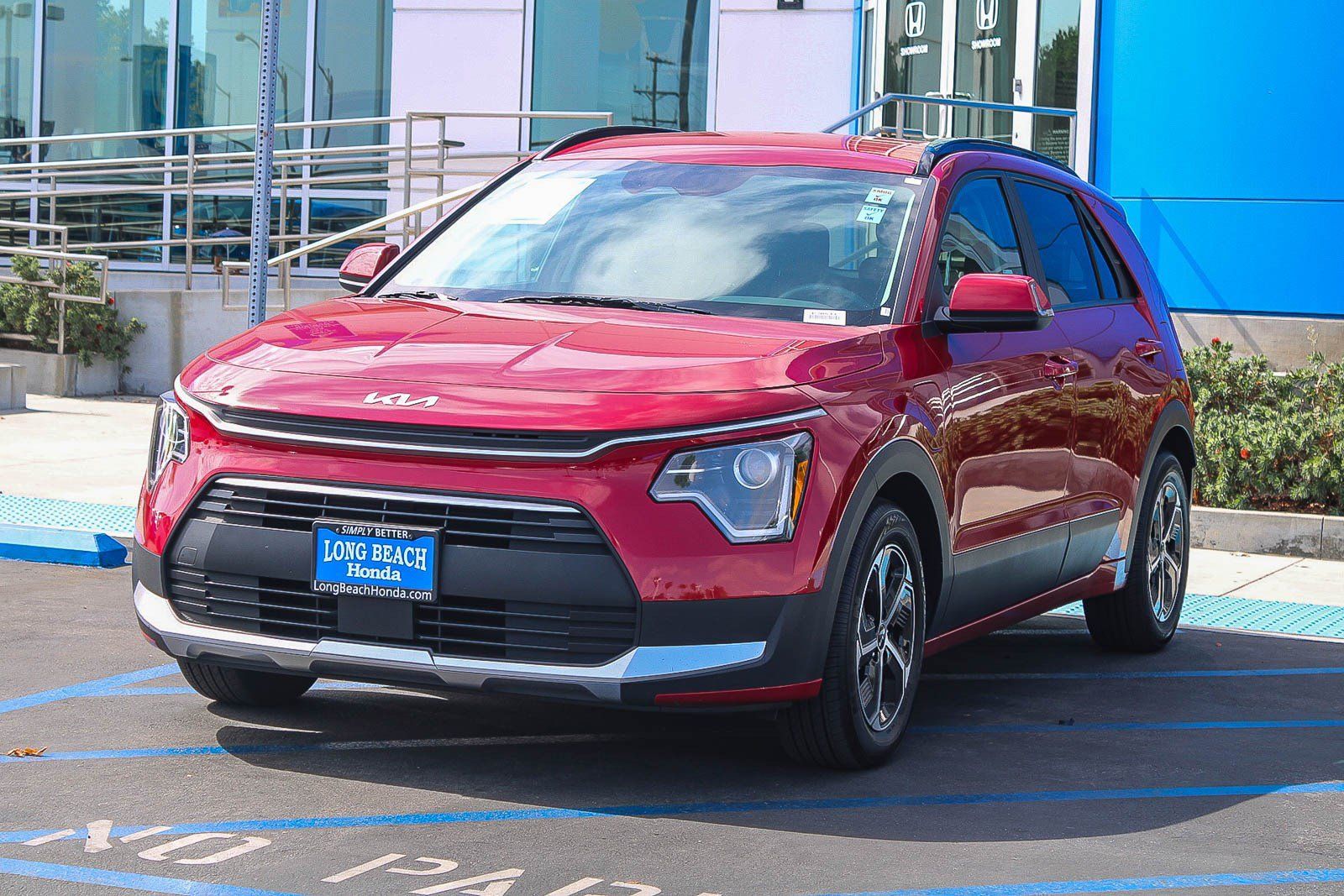 Used 2025 Kia Niro LX FWD image 3