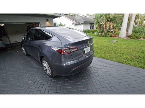 Used 2023 Tesla Model Y 2WD image 4