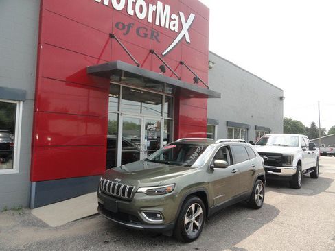Used 2019 Jeep Cherokee Limited AWD/4WD image 1