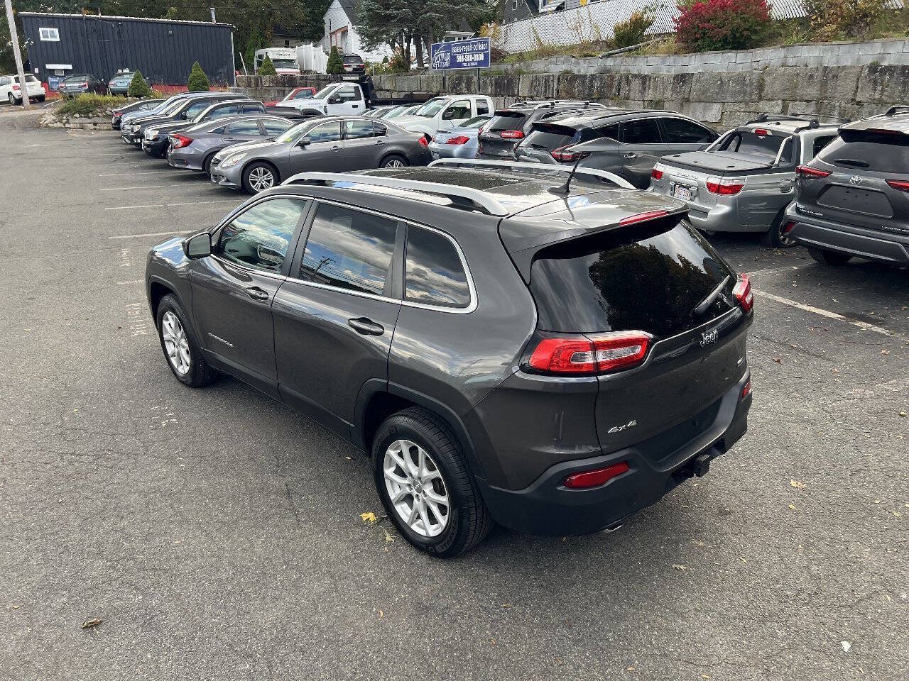 Used 2014 Jeep Cherokee Latitude w/ Comfort/Convenience Group AWD/4WD image 14