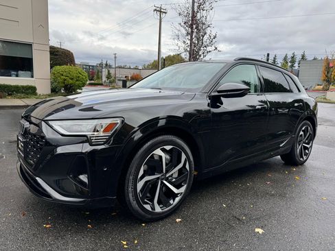 Used 2024 Audi Q8 e-tron Premium Plus w/ Premium Plus Package image 5