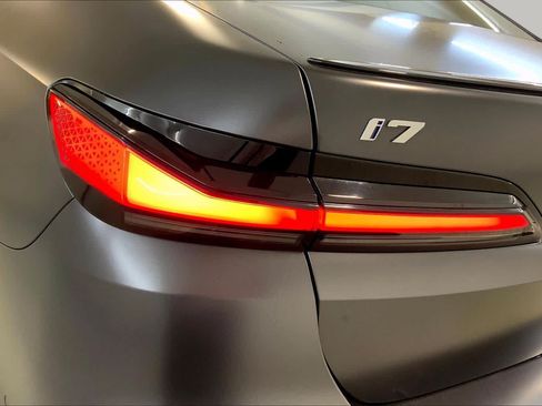 Certified 2023 BMW i7 xDrive60 w/ Executive Package 2 AWD/4WD image 28