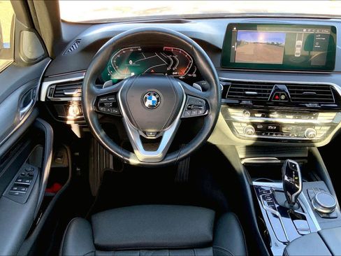 Used 2022 BMW 530i xDrive image 5