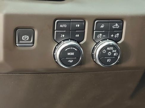Used 2023 GMC Sierra 1500 Denali w/ Denali Reserve Package AWD/4WD image 9