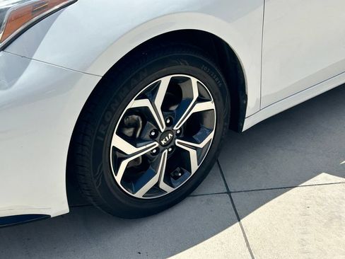 Used 2020 Kia Forte LXS FWD image 9