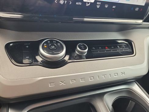 Certified 2025 Ford Expedition Active AWD/4WD image 23