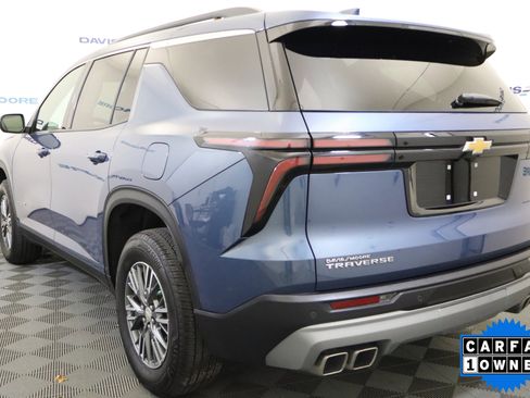 Used 2025 Chevrolet Traverse LT image 9