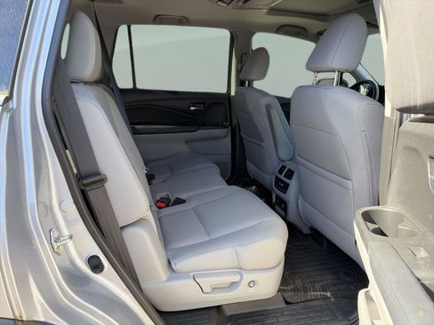 Certified 2017 Honda Pilot Touring image 18