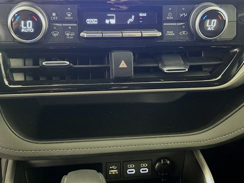 Used 2023 Toyota Highlander L FWD image 23