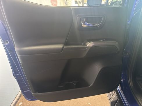 Used 2023 Toyota Tacoma TRD Sport image 28