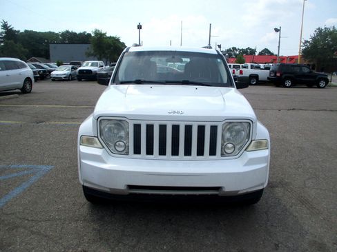 Used 2012 Jeep Liberty Sport image 3