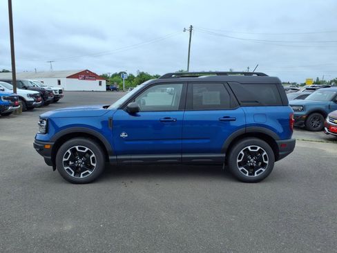 Used 2024 Ford Bronco Sport Outer Banks w/ Tech Package image 2