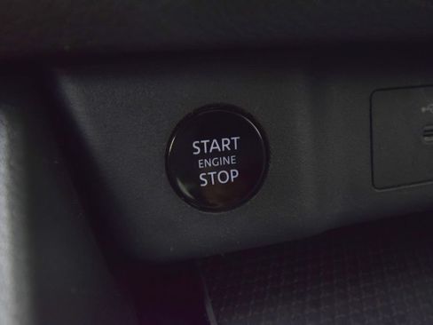 Used 2025 Nissan Rogue SV AWD/4WD image 34