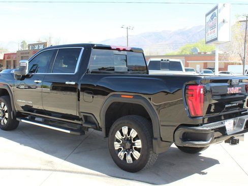Used 2024 GMC Sierra 3500 Denali w/ Denali Reserve Package AWD/4WD image 11