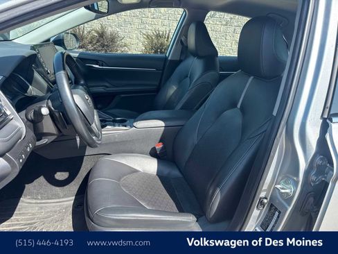 Used 2022 Toyota Camry XSE image 11