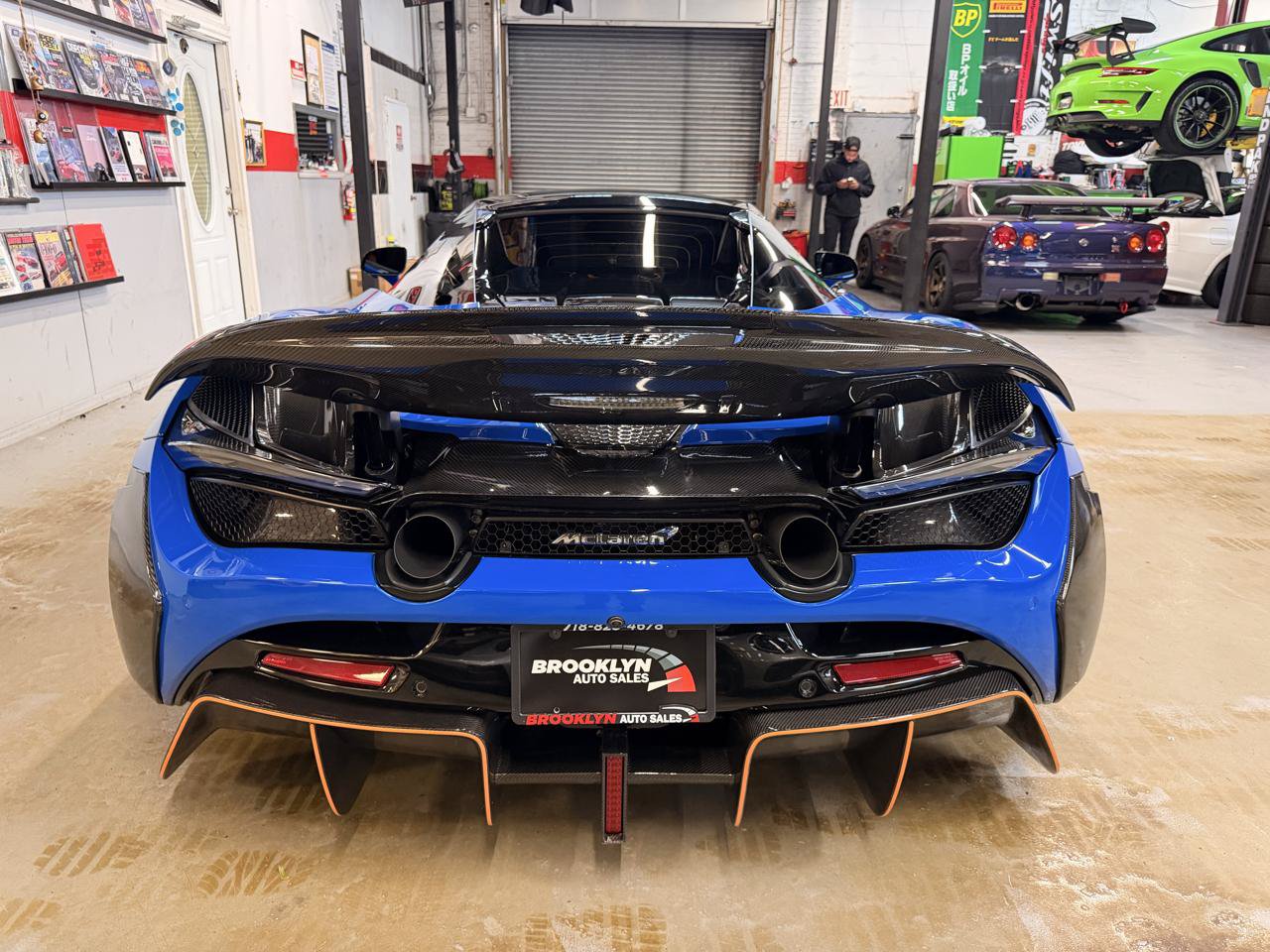 Used 2022 McLaren 720S Performance RWD image 12