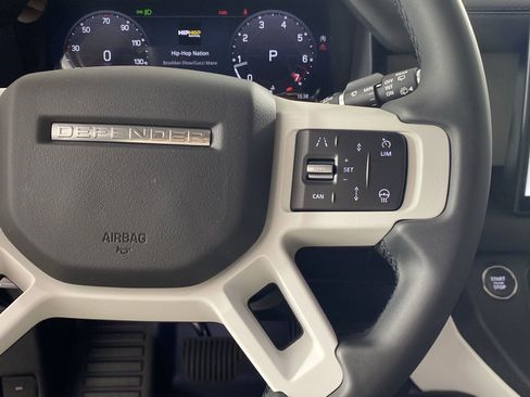 Used 2025 Land Rover Defender 110 S image 20