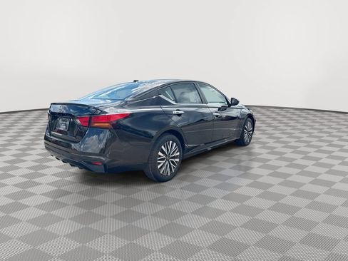 Used 2025 Nissan Altima 2.5 SV FWD image 11