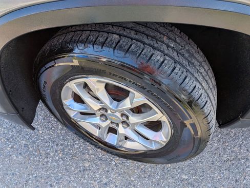 Used 2021 Chevrolet Traverse LS FWD image 10