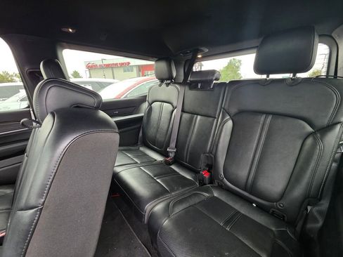 Used 2024 Jeep Wagoneer Series II w/ Flexible Seating Group AWD/4WD image 9