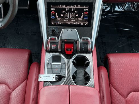 Used 2022 Lamborghini Urus AWD/4WD image 16