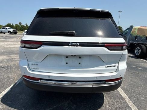 Used 2022 Jeep Grand Cherokee Limited w/ Luxury Tech Group II AWD/4WD image 3