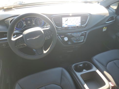 New 2026 Chrysler Pacifica Select w/ S Appearance Package image 7