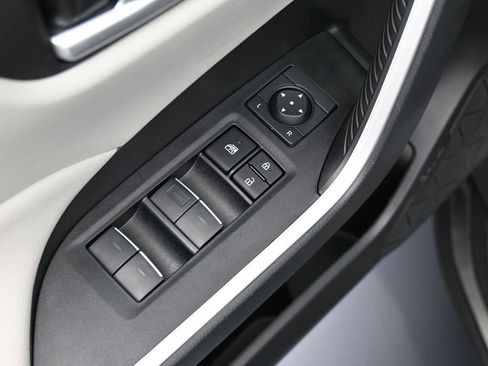 Used 2023 Toyota RAV4 XLE image 17