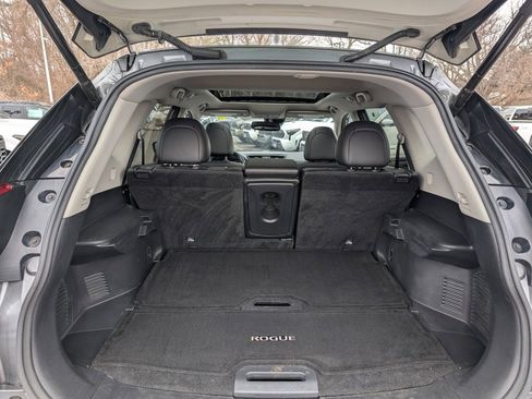 Used 2019 Nissan Rogue SL w/ Premium Package image 16