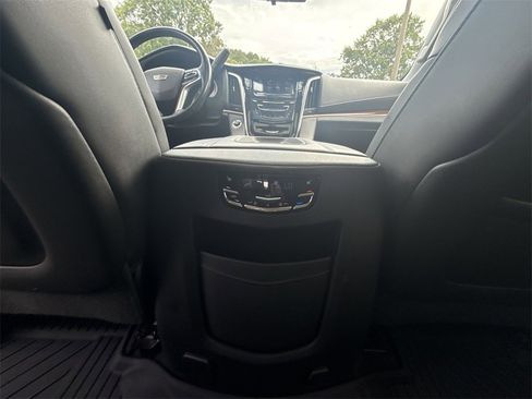 Certified 2020 Cadillac Escalade Luxury w/ Escalade Sport Edition image 21