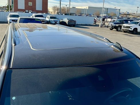 Used 2023 Chevrolet Suburban Z71 w/ Luxury Package image 12