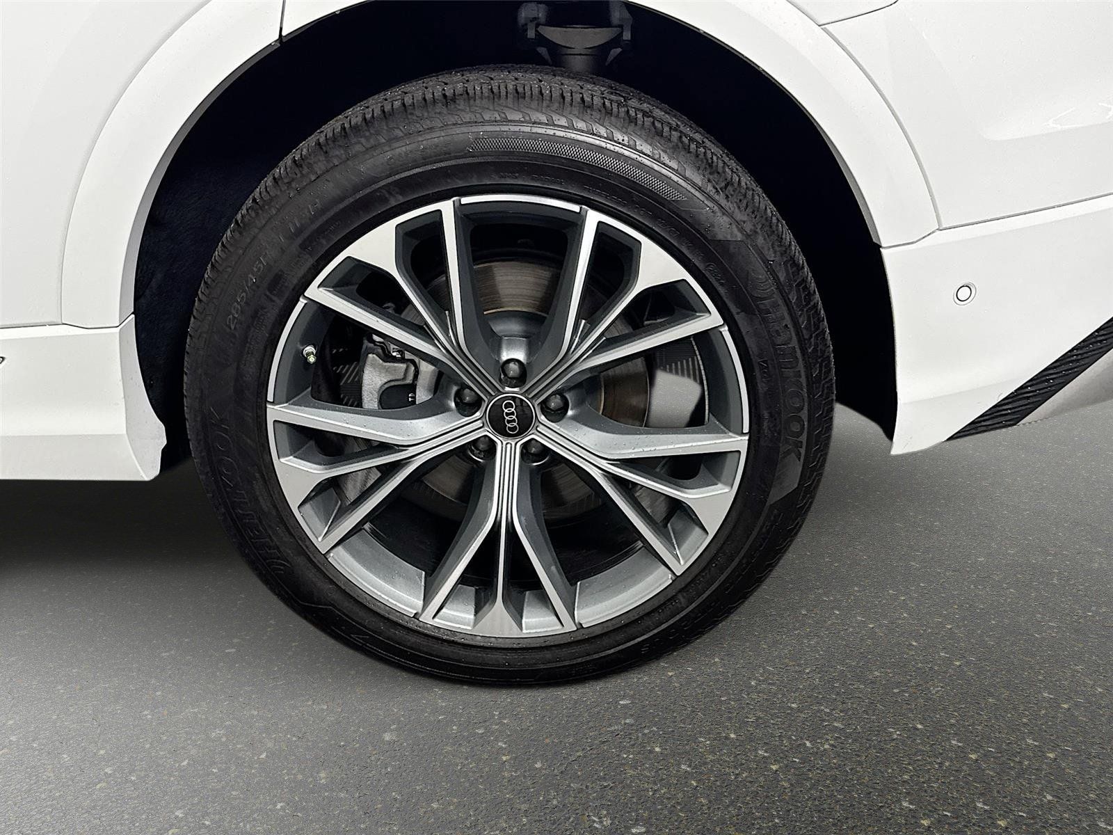 Used 2025 Audi Q8 Premium Plus AWD/4WD image 34